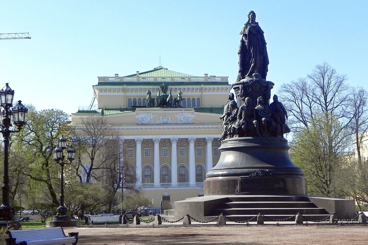 Площадь Островского - Александринский театр и памятник Екатерине Великой